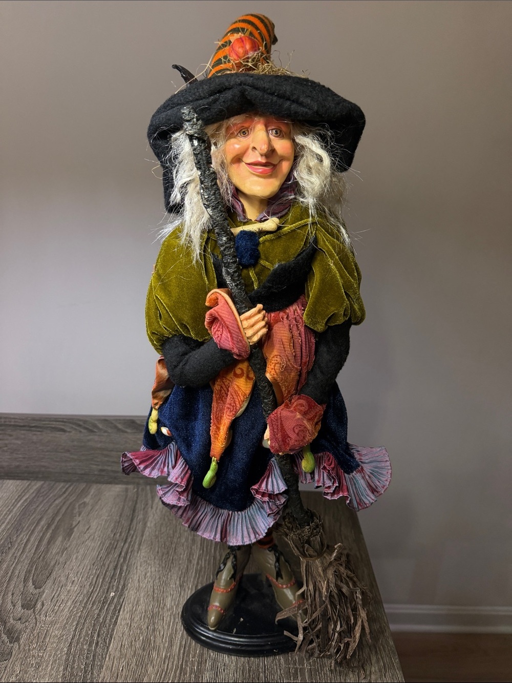 Vintage Halloween fall witch decor. - Picture 1 of 6